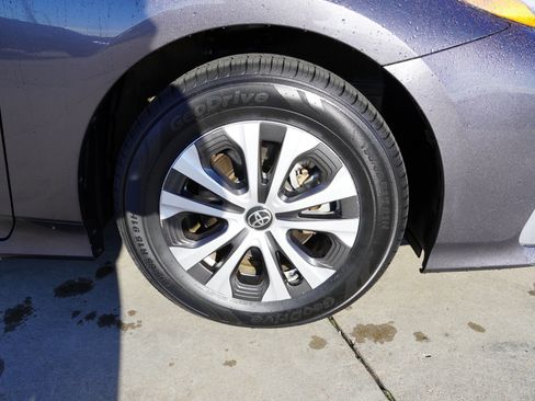 Certified 2022 Toyota Prius Prime LE image 10