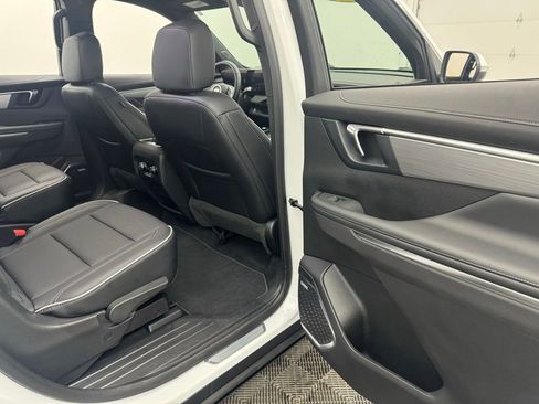 Used 2025 Buick Enclave Preferred FWD image 36