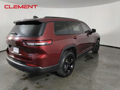 Used 2024 Jeep Grand Cherokee L Limited w/ Black Appearance Package AWD/4WD image 4
