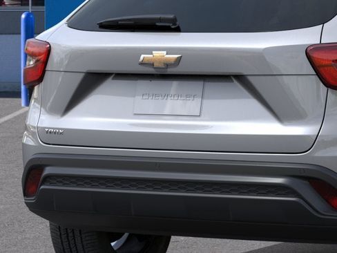 New 2026 Chevrolet Trax LS w/ LS Convenience Package FWD image 38