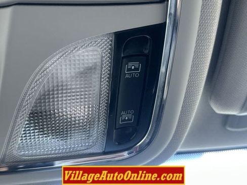 Used 2019 Jeep Cherokee Latitude Plus AWD/4WD image 16