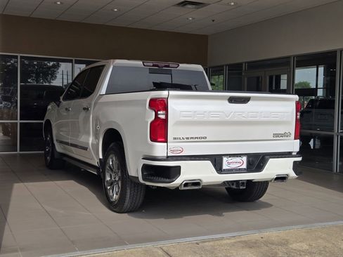 Used 2023 Chevrolet Silverado 1500 High Country w/ Technology Package AWD/4WD image 5