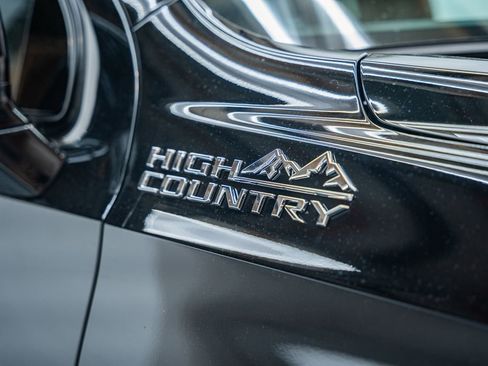 New 2026 Chevrolet Suburban High Country AWD/4WD image 15