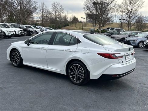 Used 2025 Toyota Camry XLE image 6