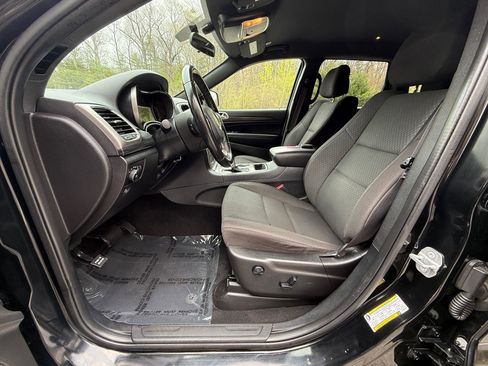 Used 2020 Jeep Grand Cherokee Laredo AWD/4WD image 14