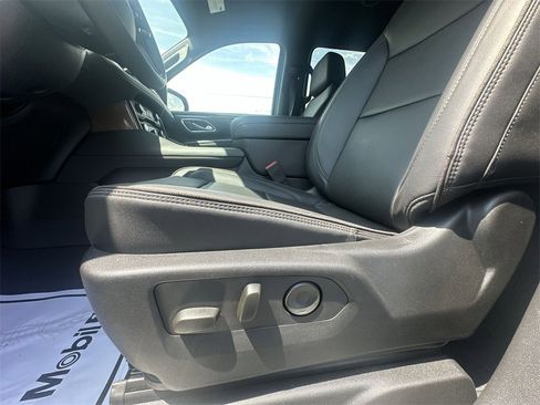 Used 2024 Chevrolet Suburban High Country image 12