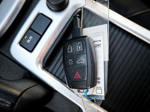 Used 2011 Volvo V50 T5 image 33