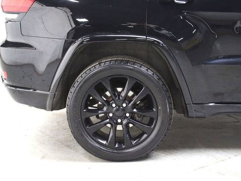 Used 2018 Jeep Grand Cherokee Altitude image 34