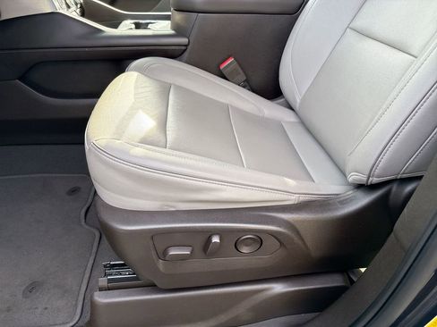 Used 2023 GMC Yukon SLT image 11