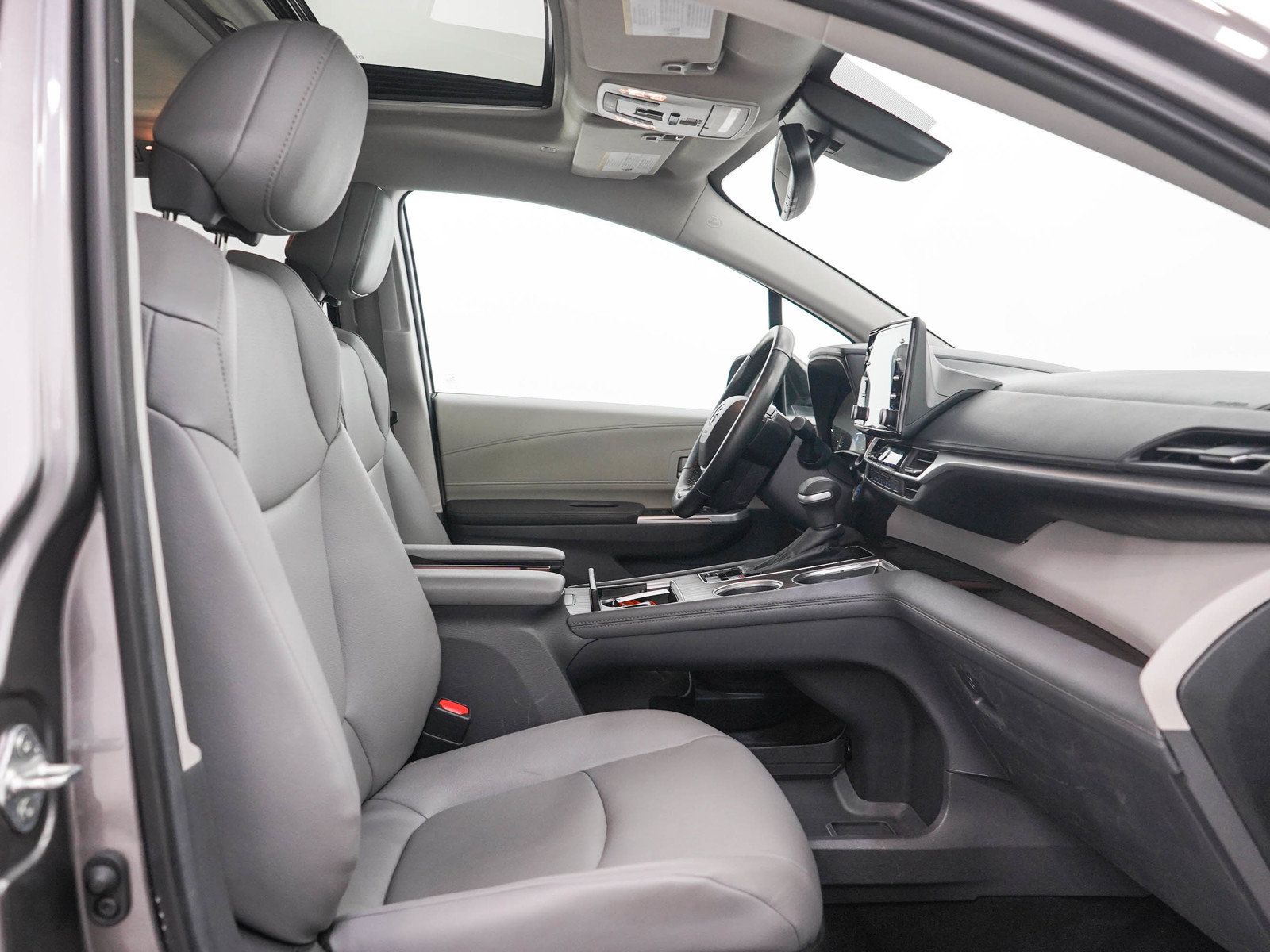 Used 2024 Toyota Sienna XLE AWD/4WD image 13