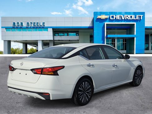 Used 2024 Nissan Altima 2.5 SV FWD image 4