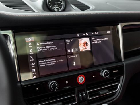 New 2026 Porsche Macan image 29