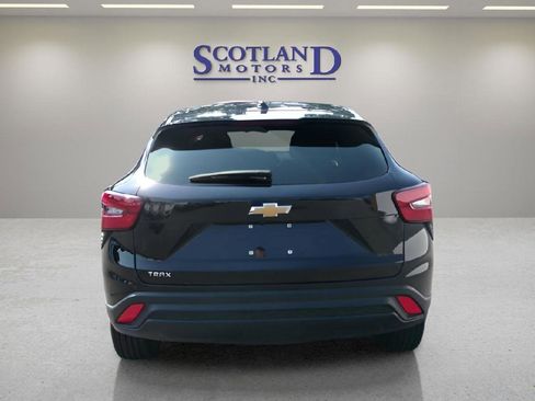 Used 2025 Chevrolet Trax LS FWD image 7