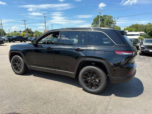 New 2026 Jeep Grand Cherokee Altitude AWD/4WD image 3