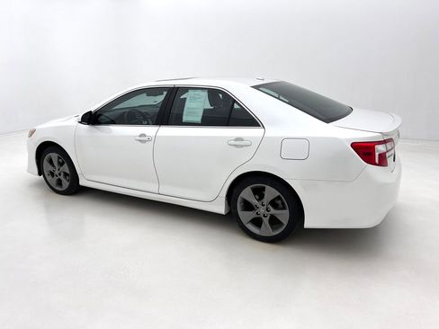 Used 2014 Toyota Camry SE w/ Leather Package image 10