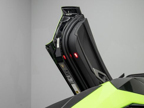 Used 2015 Lamborghini Aventador LP 700-4 image 40