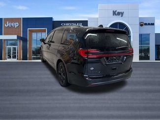 New 2026 Chrysler Pacifica Select w/ S Appearance Package FWD video 3