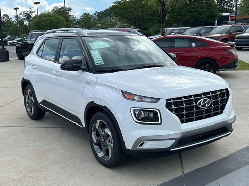 New 2025 Hyundai Venue Limited image 3