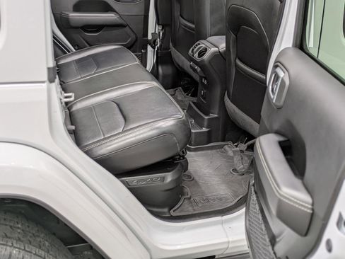 Used 2022 Jeep Wrangler Unlimited Sahara w/ Cold Weather Group image 19