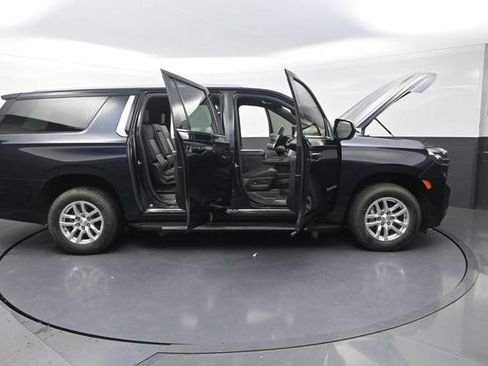 Used 2022 Chevrolet Suburban LT AWD/4WD image 47