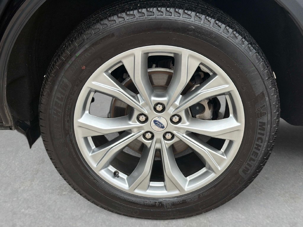Used 2023 Ford Explorer XLT w/ Equipment Group 202A AWD/4WD image 12