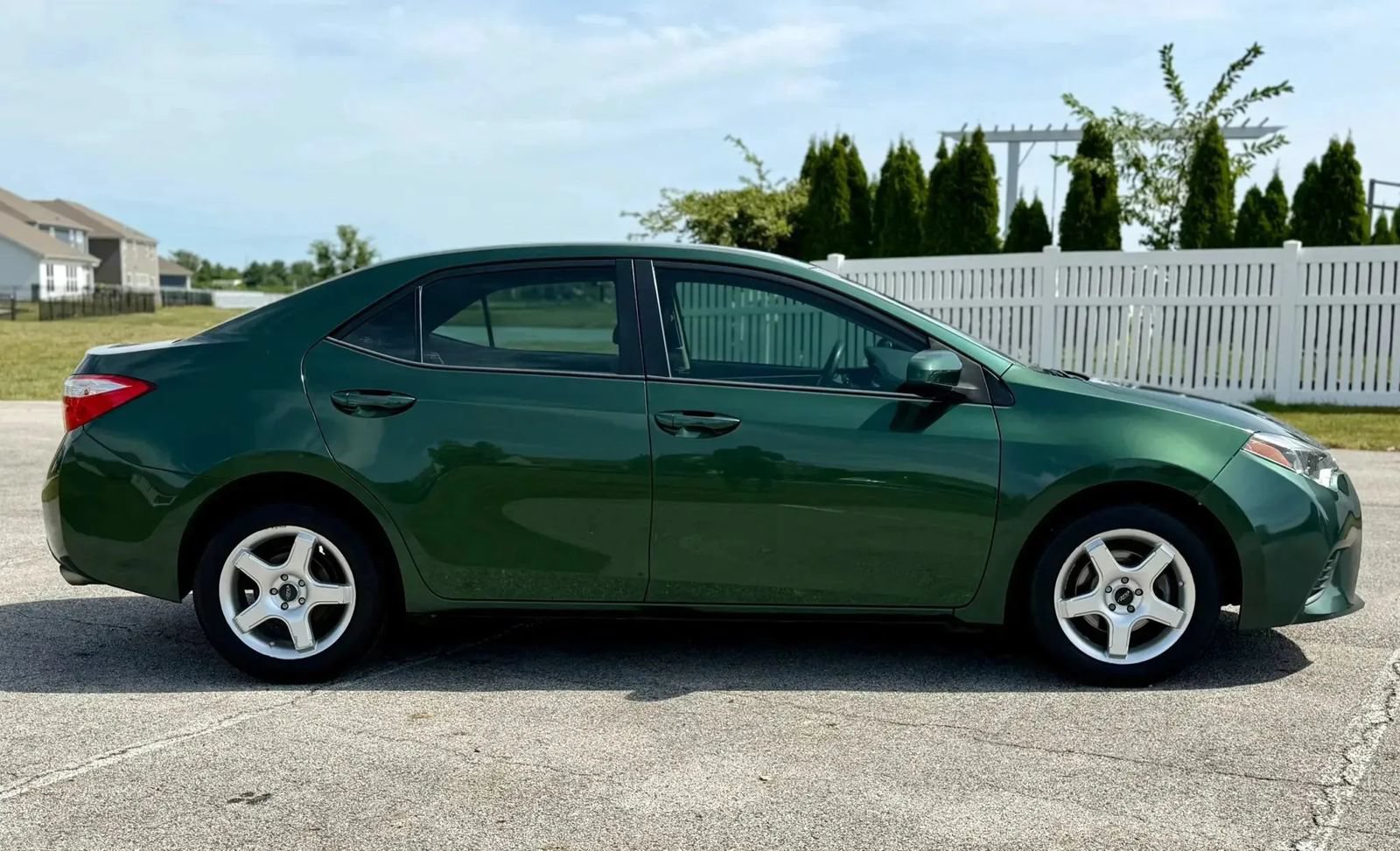 Used 2016 Toyota Corolla LE FWD image 8
