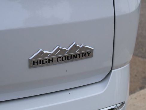 Used 2021 Chevrolet Traverse High Country FWD image 8