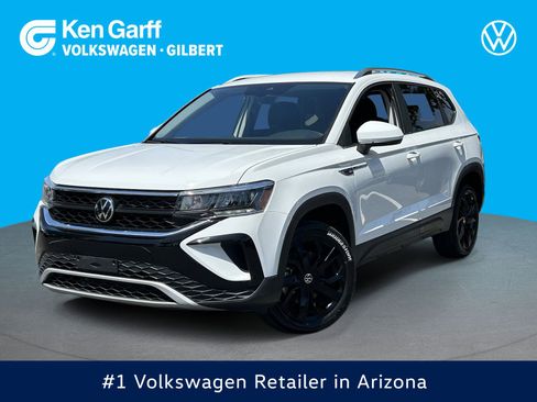 Used 2023 Volkswagen Taos SE w/ Black Wheel Package FWD image 1