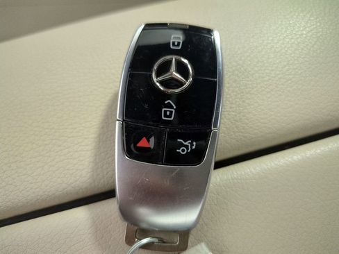 Used 2018 Mercedes-Benz E 300 image 38