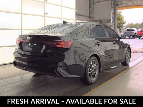 Used 2023 Kia Forte LXS w/ LXS Technology Package FWD image 5