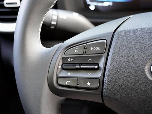 New 2025 Hyundai Venue Limited image 39