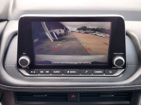 Used 2024 Nissan Rogue S AWD/4WD image 18