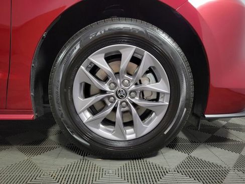 Used 2025 Toyota Sienna XLE w/ XLE Plus Package image 12