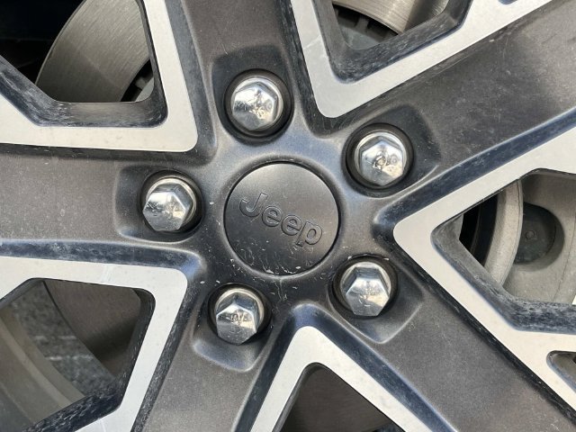 Used 2023 Jeep Wrangler Unlimited Sahara AWD/4WD image 12