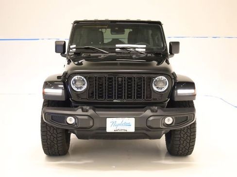 Used 2024 Jeep Wrangler Unlimited Sahara w/ Technology Group AWD/4WD image 2