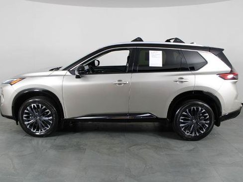 Certified 2025 Nissan Rogue Platinum FWD image 12