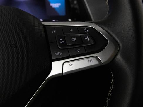 Used 2025 Volkswagen Atlas Cross Sport SE image 29