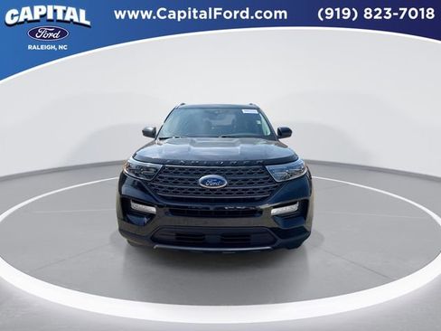 Certified 2022 Ford Explorer XLT w/ Equipment Group 202A image 3