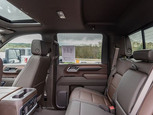 Used 2025 GMC Sierra 3500 Denali w/ Denali Reserve Package image 32