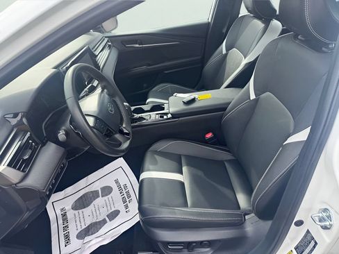 Used 2025 Toyota Camry SE FWD image 16