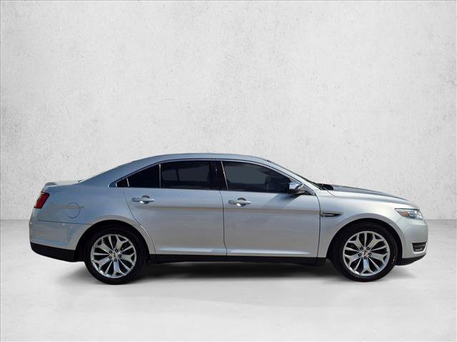 Used 2017 Ford Taurus Limited FWD image 4