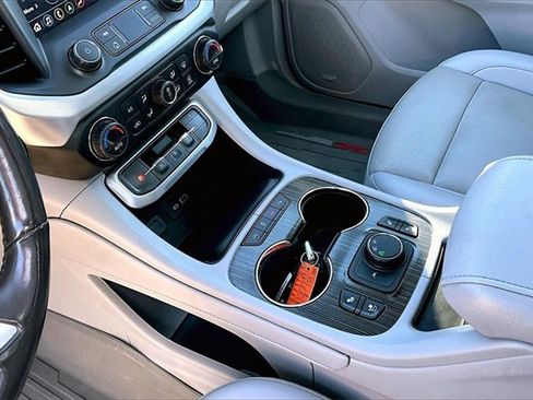 Used 2022 GMC Acadia SLT w/ Preferred Package image 15