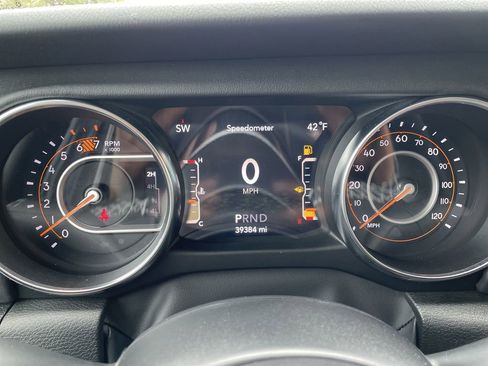 Used 2023 Jeep Wrangler Unlimited Sahara w/ Cold Weather Group AWD/4WD image 17