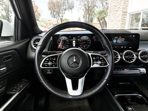 Used 2022 Mercedes-Benz GLB 250 4MATIC image 26