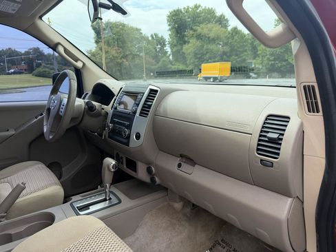 Used 2015 Nissan Frontier SV RWD image 16