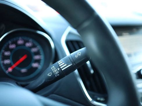 Used 2017 Chevrolet Cruze LT image 21