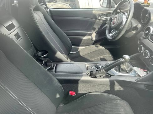 Used 2017 FIAT 124 Spider Classica RWD image 7