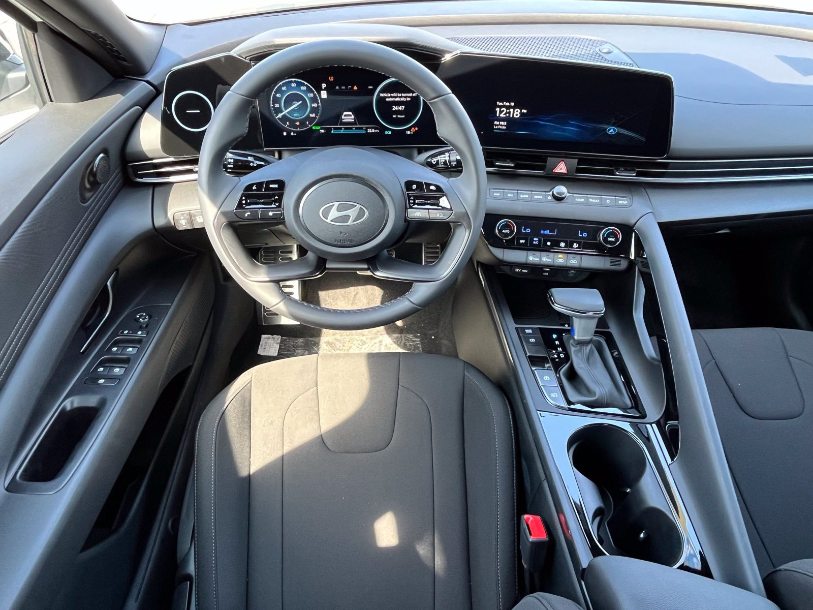 New 2025 Hyundai Elantra SEL FWD image 9