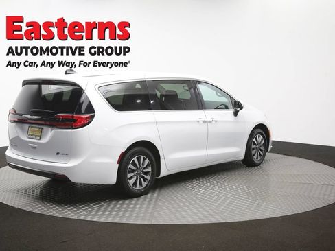 Used 2023 Chrysler Pacifica Touring-L FWD image 44