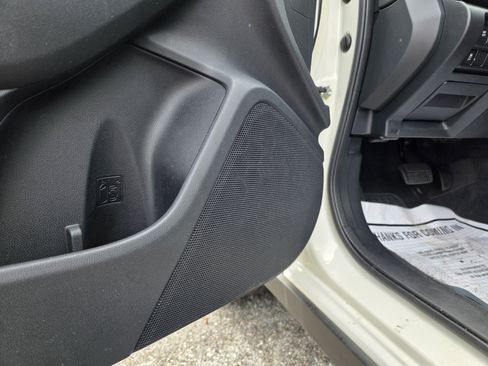 Used 2019 Subaru Crosstrek 2.0i Premium w/ Eyesight System image 16